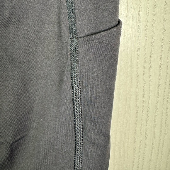 Athleta 7/8 stash tights - Picture 3 of 7